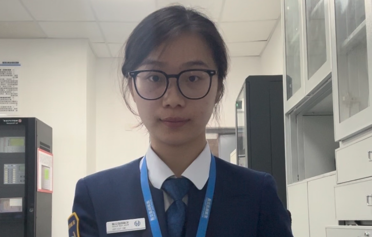 优秀学子站服员  李畔畔